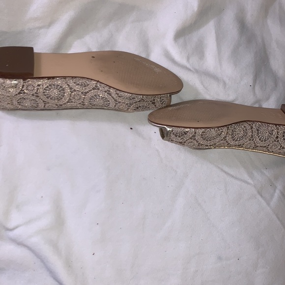 Flat semi formal shoes, gold and cream sz 6.5 - Picture 3 of 4